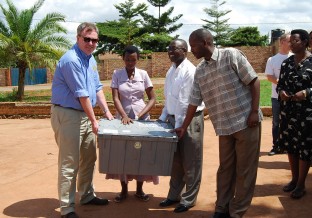 Box presentation in Rwanda
